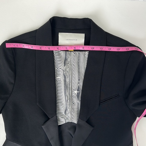 EUC - LEIFSDOTTIR crepe and satin peplum tuxedo jacket. Size 2. - Picture 11 of 16